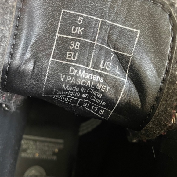 Dr. Martens combat boots in vegan silver snakeskin - Picture 8 of 8